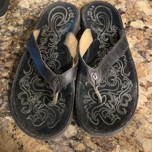 Olukai women’s size 9